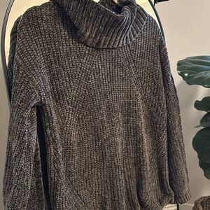Dark green polyester sweater